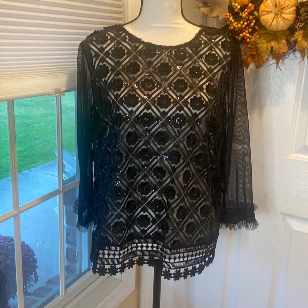 SARA CAMPBELL Size L Beautiful Lace & Flower Sheer Top